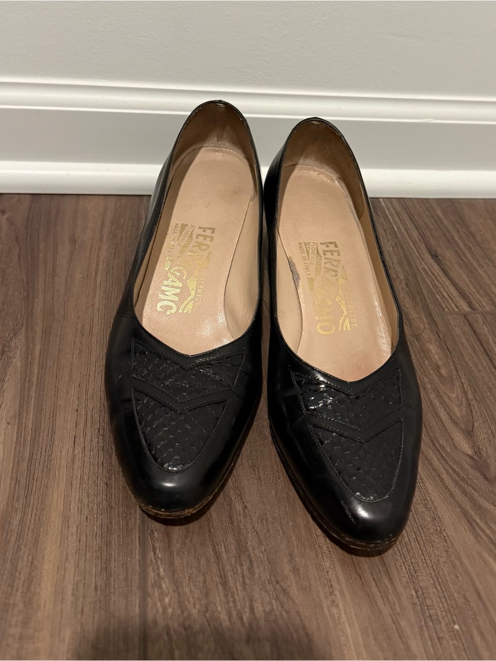 Salvatore Ferragamo Black Women's Leather Pointed-Toe Loafers